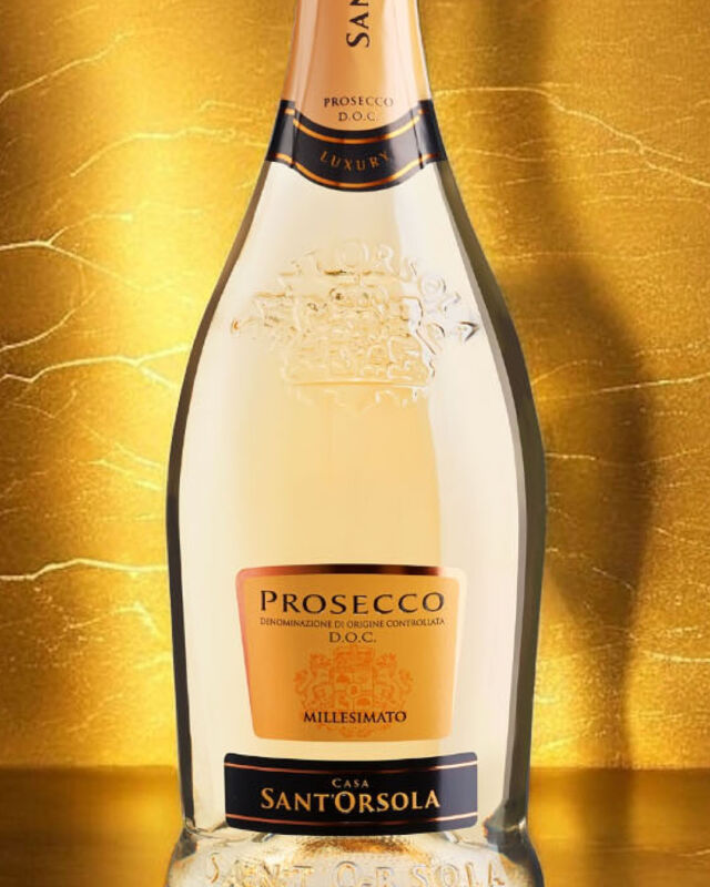 C’è chi arriva in punta di piedi… e chi entra con le bollicine! Il Prosecco Sant’Orsola è il re 👑 di ogni festa.
Acquistalo subito al link in bio!

#CasaSantOrsola #WineLuxuryStyle #ItalianWine